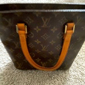 Luis Vuitton mini tote!